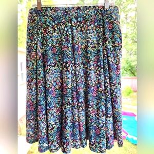 Women's Large Multi-color LulaRoe Pleated Madison Skirt with Pockets